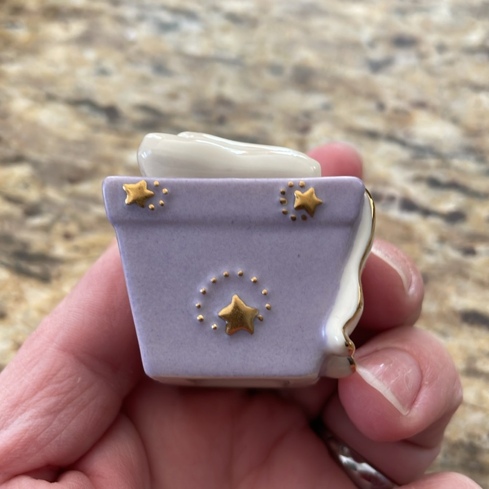 🌎 Lenox Holiday Traditions Lavender Present - Picture 8 of 14